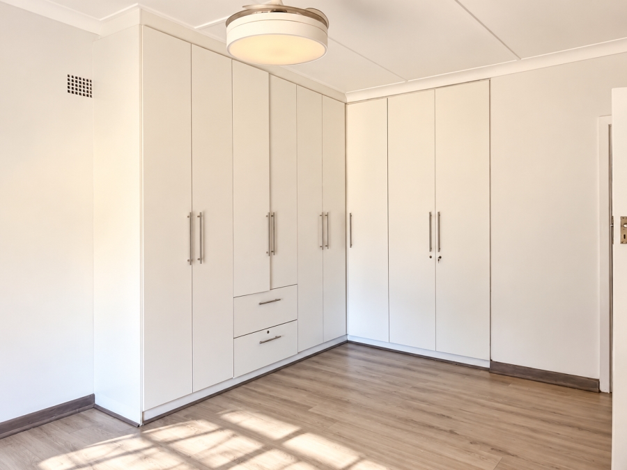 To Let 4 Bedroom Property for Rent in Beacon Bay Eastern Cape